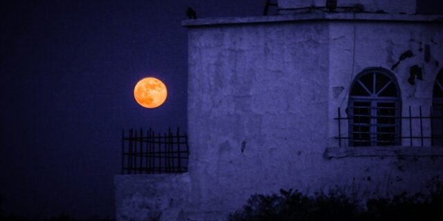 Μάγεψε η Πανσέληνος της Φράουλας