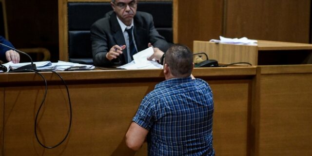 Δίκη Χρυσής Αυγής: Συνεχίζεται το τρίπτυχο “Δεν θυμάμαι, δεν ρώτησα, δεν με αφορά” στις απολογίες