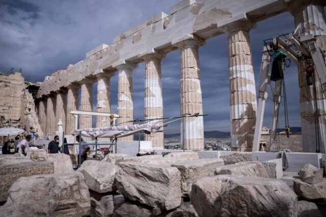 Ακρόπολη: Το χαλασμένο αναβατόριο, η γραφειοκρατία και οι καρατομήσεις που ζητά το υπουργείο