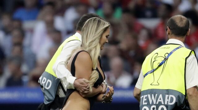 Champions League: Ποια είναι η γυναίκα που διέκοψε τον τελικό και αναστάτωσε τα πλήθη