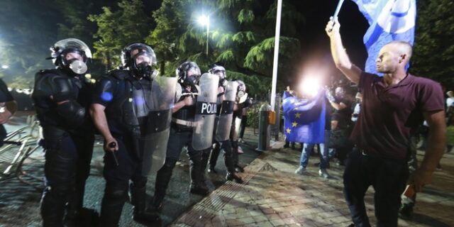 Χάος στην Αλβανία: Νέες συγκρούσεις της αστυνομίας με οπαδούς της αντιπολίτευσης
