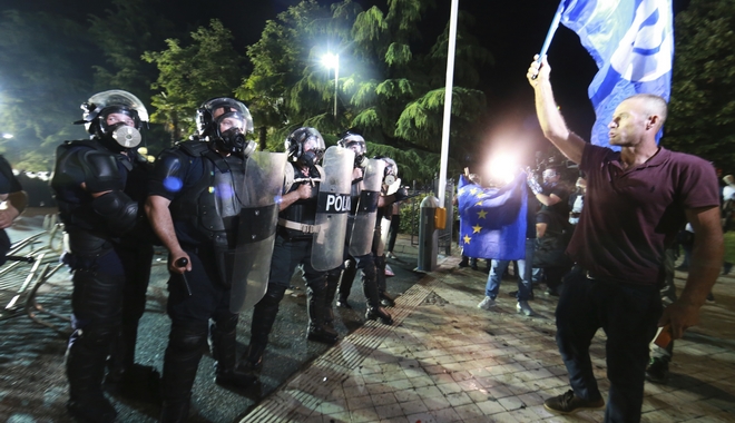 Χάος στην Αλβανία: Νέες συγκρούσεις της αστυνομίας με οπαδούς της αντιπολίτευσης