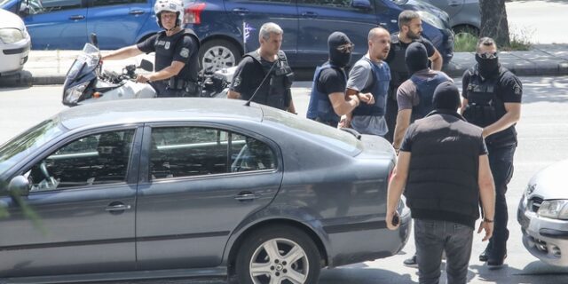 “Καθαρά” τα πιστόλια των συλληφθέντων για τη ληστεία στο ΑΧΕΠΑ