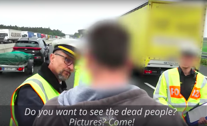 “Θες να τραβήξεις φωτογραφία τον νεκρό; Έλα!” Σοκαριστικό video από τροχαίο στη Γερμανία