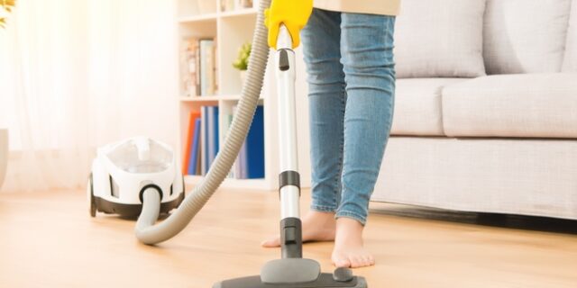 Καταδικάστηκε να πληρώσει αποζημίωση στην πρώην σύζυγό του για τις δουλειές του σπιτιού