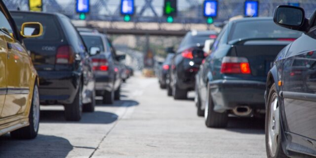 Αττική Οδός: Προσφεύγει στη Δικαιοσύνη μετά το “μπλόκο” στις αυξήσεις στα διόδια