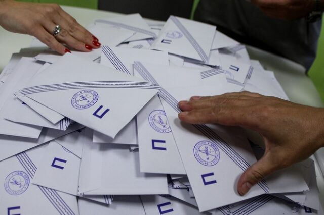 Το τρίγωνο ΝΔ- ΣΥΡΙΖΑ- ΚΙΝΑΛ για εκλογικό νόμο και τα σενάρια εκλογών το 2021