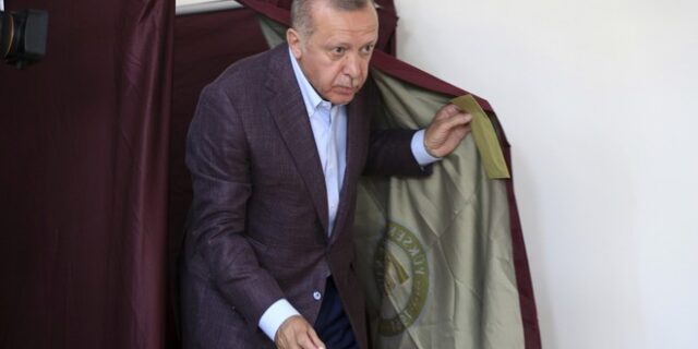 Εκλογές στην Κωνσταντινούπολη: Στη γραμμή Οτσαλάν για ουδετερότητα και ο Ντεμιρτάς