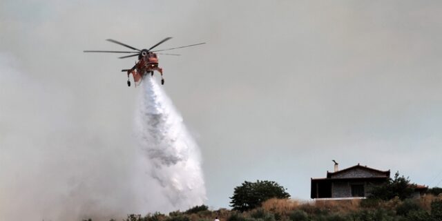 Φωτιά στο Λαγονήσι: Εντολή εκκένωσης σε 10 σπίτια έδωσε ο Δήμος