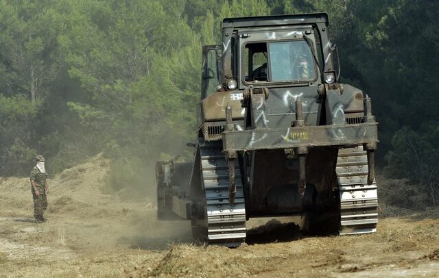 Θεσσαλονίκη: Ερπυστριοφόρο εξετράπη της πορείας του