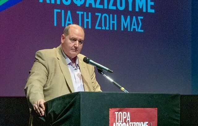 Με “Ρωμαίο και Ιουλιέτα”, μηνύματα για την αριστερά και καρφιά για Καραμανλή η ομιλία Φίλη