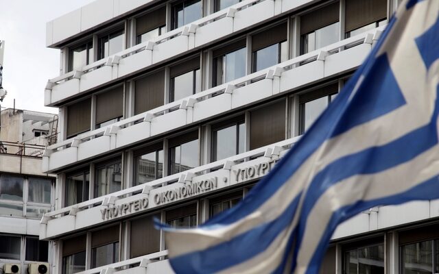 Υπέρβαση φορολογικών εσόδων 618 εκατ. ευρώ τον Μάιο – Ποιοι φόροι στήριξαν τον προϋπολογισμό