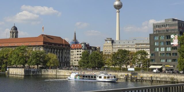 Άνδρας ούρησε από γέφυρα – Τέσσερις τραυματίες