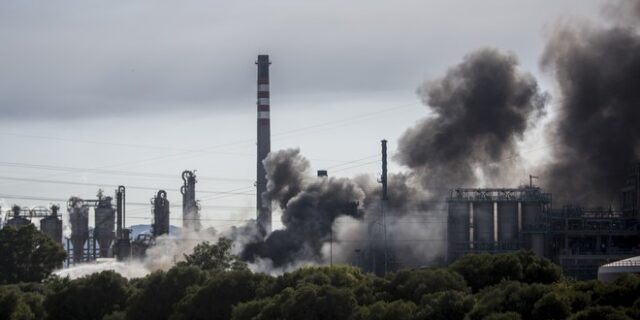 Συναγερμός στο Γιβραλτάρ: Μεγάλη φωτιά σε εργοστάσιο χημικών