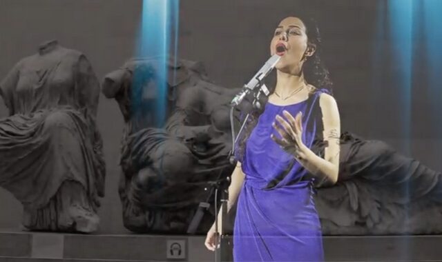 “Bring them back”: Ελληνίδα τραγούδησε στο Βρετανικό Μουσείο για την επιστροφή των Γλυπτών του Παρθενώνα