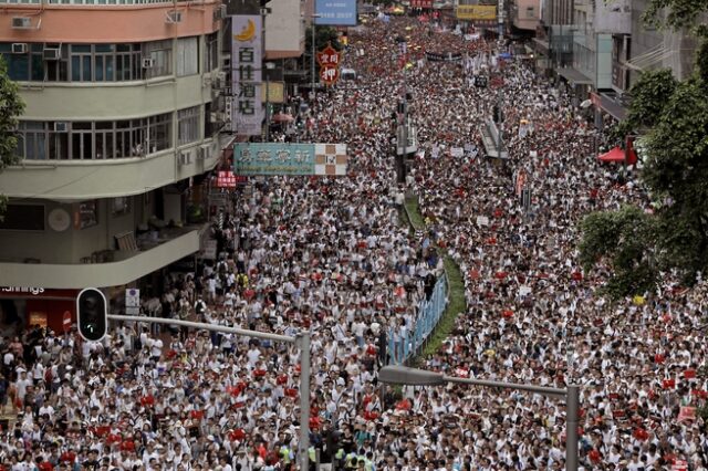Χονγκ-Κονγκ: Πάνω από ένα εκατομμύριο άνθρωποι συμμετείχαν σε διαδήλωση κατά νόμου για εκδόσεις υπόπτων στην Κίνα