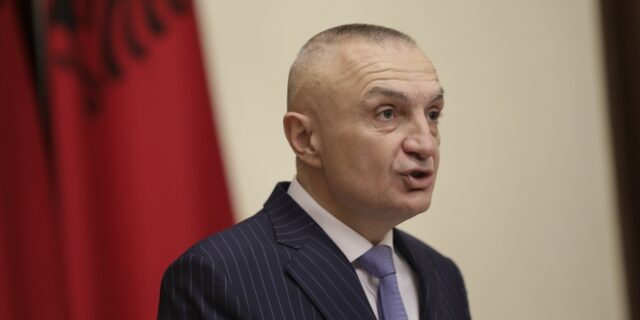 Ο Πρόεδρος της Δημοκρατίας ζητά να πληροφορηθεί πόσους βουλευτές έχει το… Κοινοβούλιο!