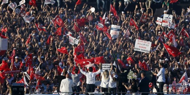 Κωνσταντινούπολη: Χιλιάδες κόσμου στους δρόμους για την ορκωμοσία Ιμάμογλου