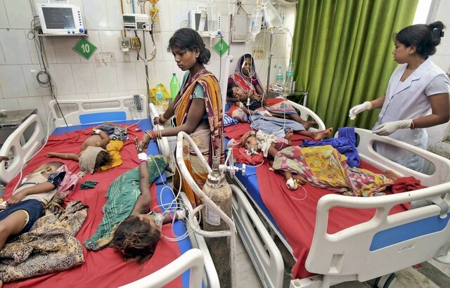 Ινδία: Τουλάχιστον 129 νεκρά παιδιά από οξεία εγκλεφαλίτιδα