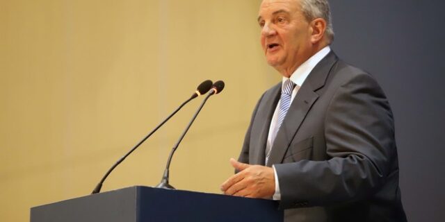 Η υποκρισία Καραμανλή και η αφέλεια Τσίπρα…