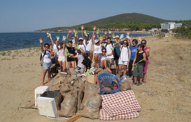 Καθαρίζοντας τις παραλίες της Ελλάδας με την iSea