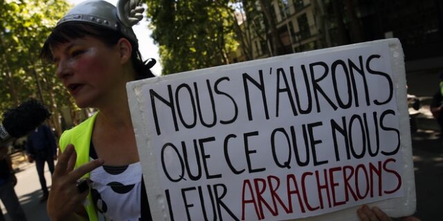 Γαλλία: Ενώνουν δυνάμεις Κίτρινα Γιλέκα και ακτιβιστές για το κλίμα