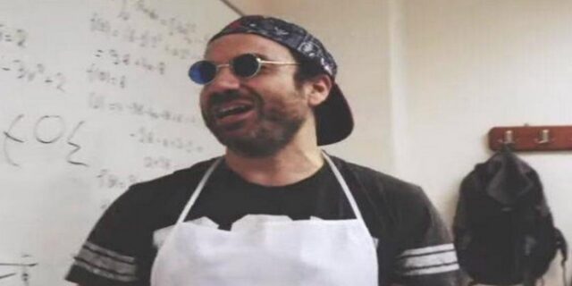 Καθηγητής διασκευάζει το “Mama” του Sin Boy για τις Πανελλαδικές και γίνεται viral