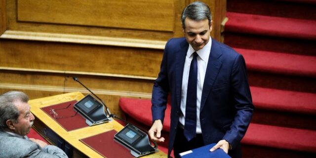 Η ΝΔ δεν πάει στη Βουλή, διαμηνύει ότι ούτως ή άλλως δε θα μειώσει το αφορολόγητο