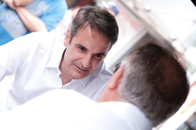 Μητσοτάκης: Κάποιος πρέπει να κρατήσει το τιμόνι της χώρας όχι με τσαμπουκά, αλλά με πατριωτισμό