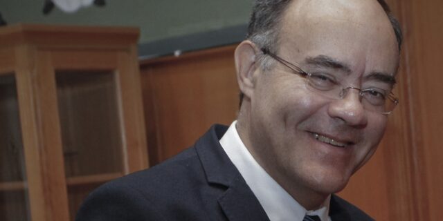 Ανδρέας Μιχαηλίδης για ιερέα στη Χίο: Πρωτοφανές το επεισόδιο – Μου πέταξε τα κέρματα “στην ψύχρα”