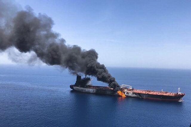 Εκρήξεις σε δεξαμενόπλοια: Οι ΗΠΑ “φωτογραφίζουν” Ιράν – Εντοπίστηκε μαγνητική νάρκη