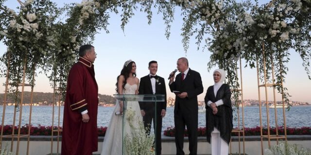 Τουρκία: Παντρεύτηκε ο Μεσούτ Οζίλ με μάρτυρα τον Ερντογάν