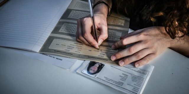 Πανελλήνιες 2019: Πτωτική η πορεία των βάσεων σε ιατρικές και πολυτεχνικές σχολές