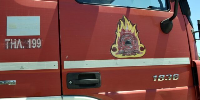 Φωτιά σε ξηρά χόρτα στη Λεωφόρο Βεΐκου