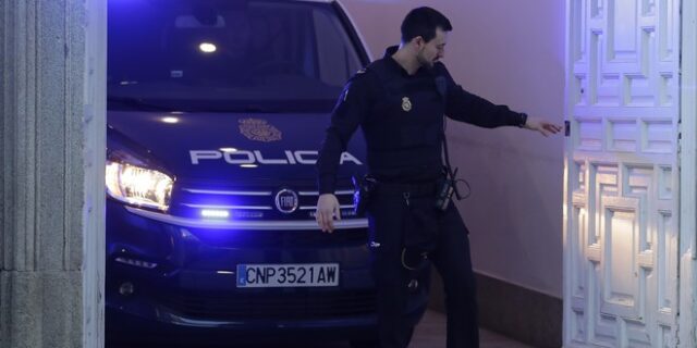 Μάνα και κόρη κατήγγειλαν τον εκτελεστή που προσέλαβαν γιατί καθυστερούσε να σκοτώσει το θύμα τους