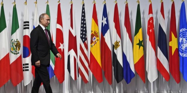 Ο Πούτιν πήγε στη Σύνοδο της G20 με την… κούπα του και τα social media πήραν φωτιά