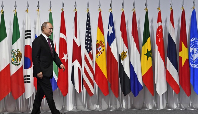 Ο Πούτιν πήγε στη Σύνοδο της G20 με την… κούπα του και τα social media πήραν φωτιά