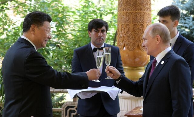 Ο Πούτιν έκανε δώρο στον Σι Τζινπίνγκ για τα 66α γενέθλιά του ένα παγωτό