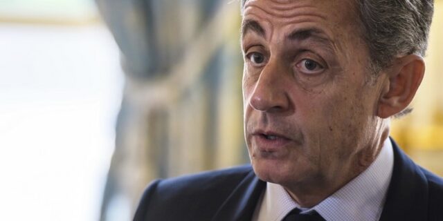 Γαλλία: Παραπέμπεται σε δίκη ο Σαρκοζί