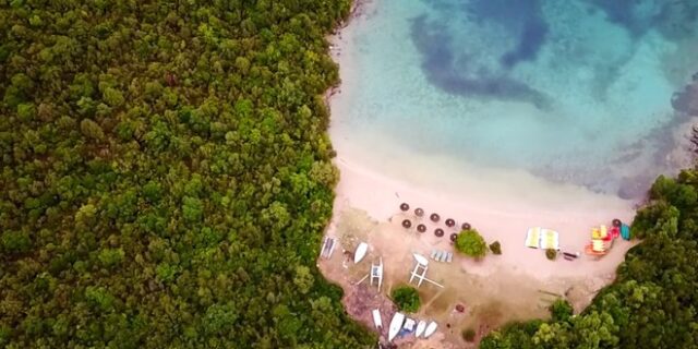 Σύβοτα Μπέλα Βράκα: Η εξωτική ροζ παραλία της Ηπείρου από ψηλά