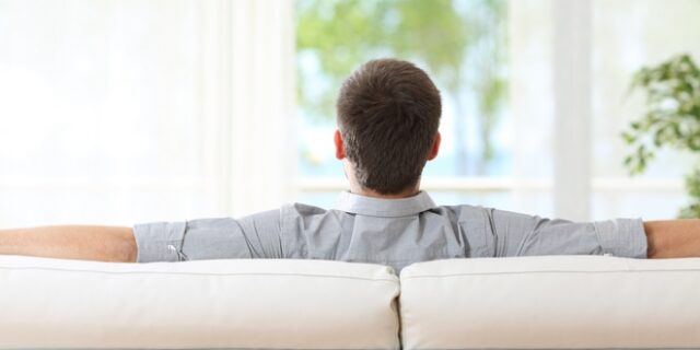 Το καθισιό μπροστά από την τηλεόραση είναι πιο ανθυγιεινό από το καθισιό στο γραφείο