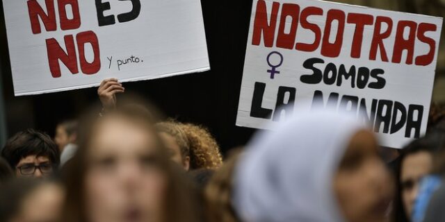 Ισπανία: 15 χρόνια φυλάκιση για τον ομαδικό βιασμό στους πέντε άνδρες της “Αγέλης”