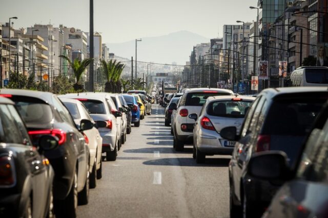 Κίνηση στους δρόμους: Κυκλοφοριακό χάος στην άνοδο της Συγγρού λόγω έργων