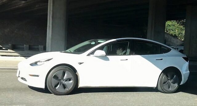 Οδηγός Tesla πήρε έναν υπνάκο εν κινήσει σε αυτοκινητόδρομο