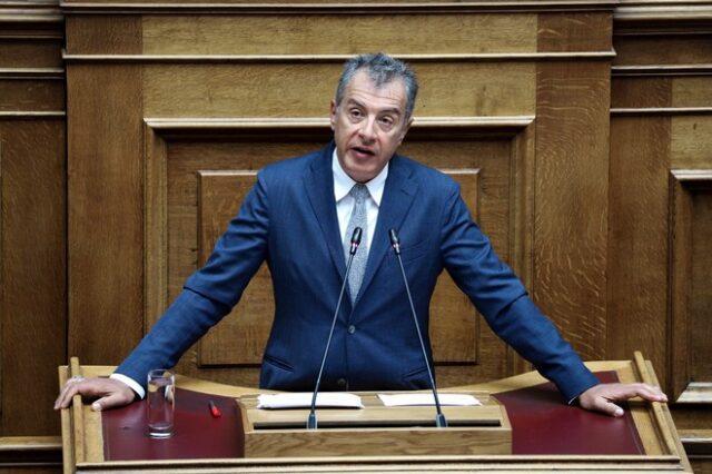 Στ. Θεοδωράκης: Αποχωρώ πολιτικά ηττημένος, ανθρώπινα θλιμμένος, αλλά περήφανος