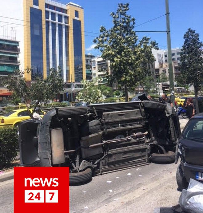 Tροχαίο ατύχημα στη Λεωφόρο Συγγρού – Εγκλωβίστηκε η οδηγός
