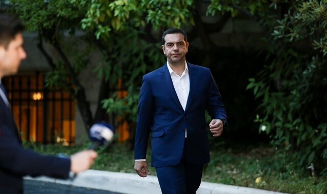 Ο Τσίπρας, ο Ρουμπάτης και η ενημέρωση στον Μητσοτάκη