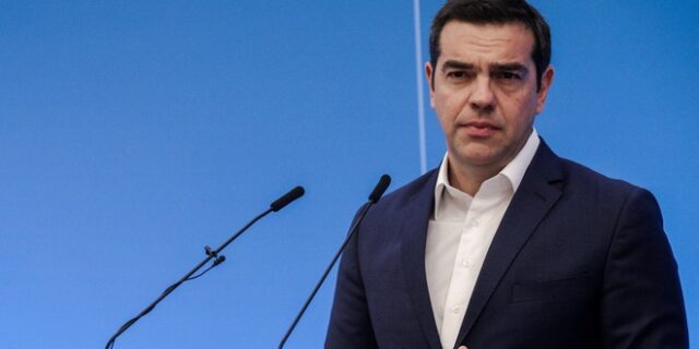 Επίθεση Τσίπρα σε Μητσοτάκη για το ασφαλιστικό – Στο “κάδρο” και ο Καραμανλής