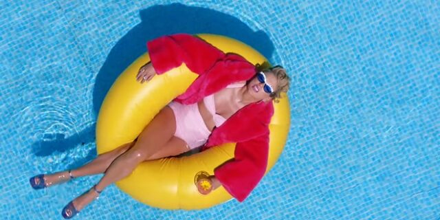 Η Τέιλορ Σουίφτ τραγουδάει για τα δικαιώματα της ΛΟΑΤΚΙ κοινότητας