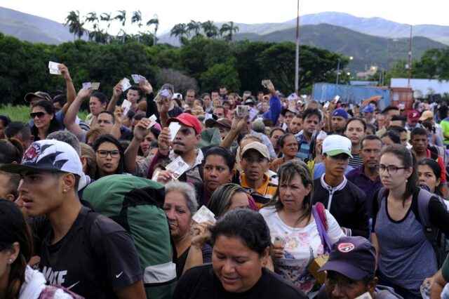 Ανοιξαν τα σύνορα της Βενεζουέλας με την Κολομβία μετά από τέσσερις μήνες